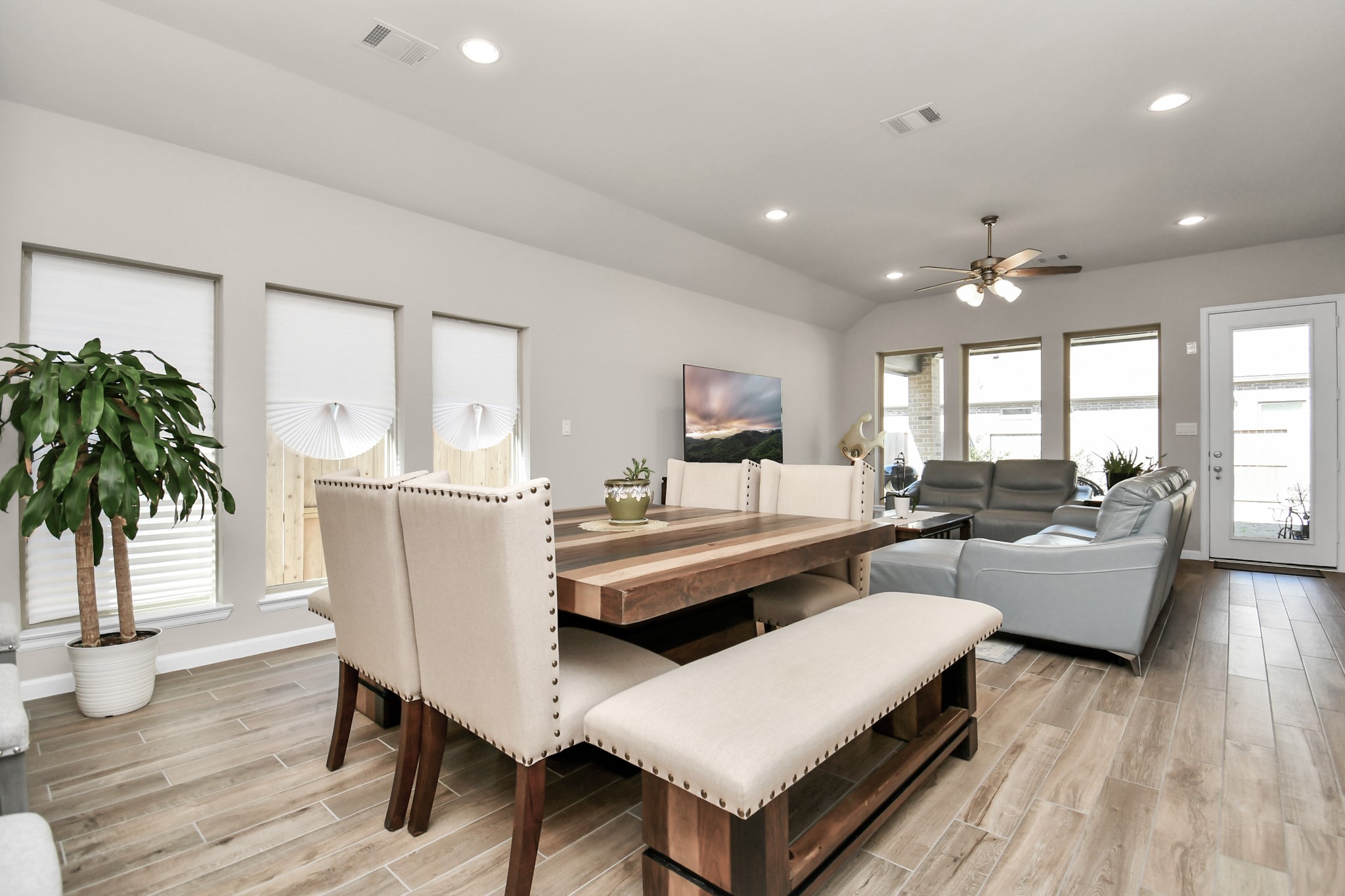 5043 Morrison Drive Manvel, TX 77578 - Photo 7 of 49 Spacious dining area