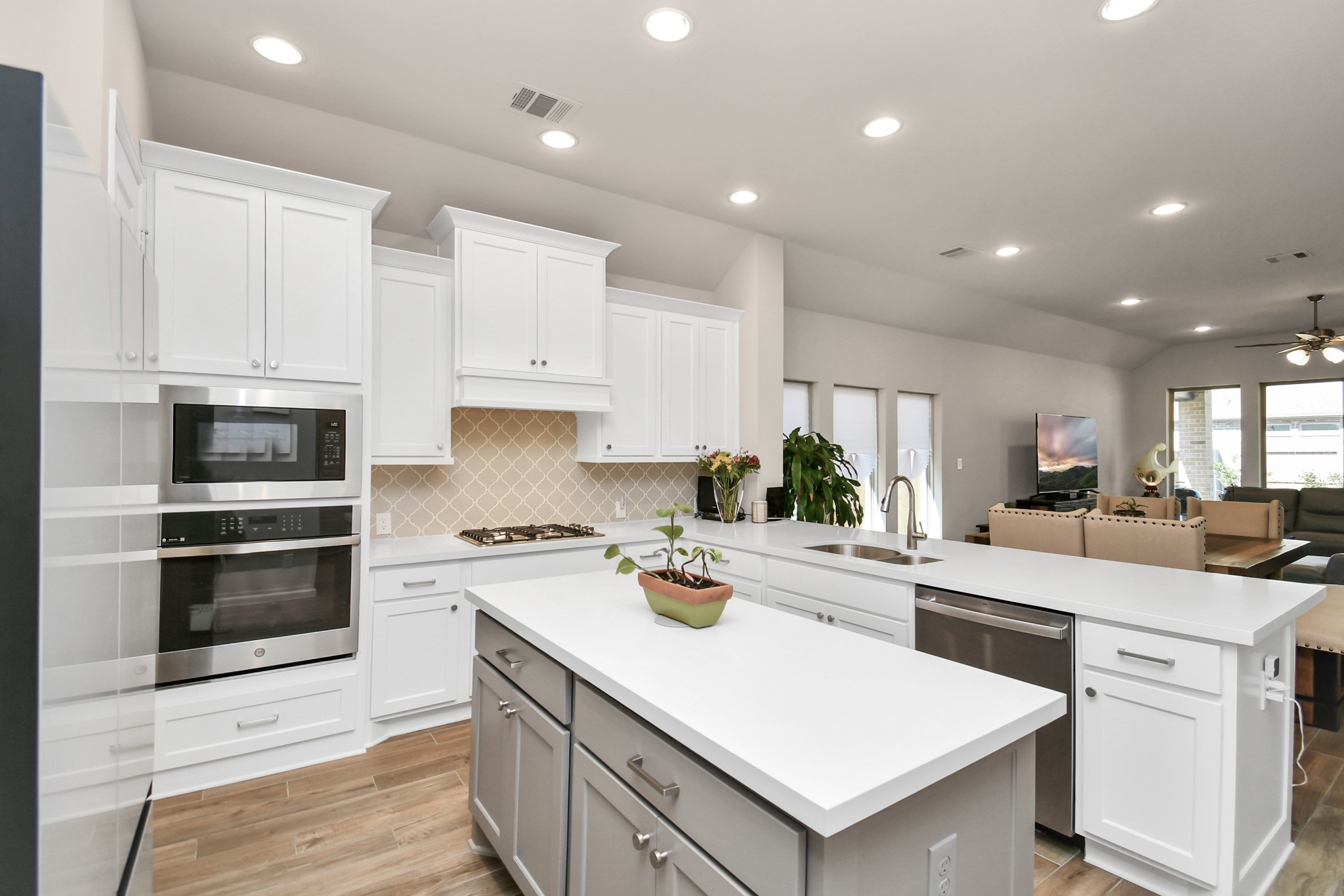 5043 Morrison Drive Manvel, TX 77578 - Photo 10 of 49 Open and barstool seating available