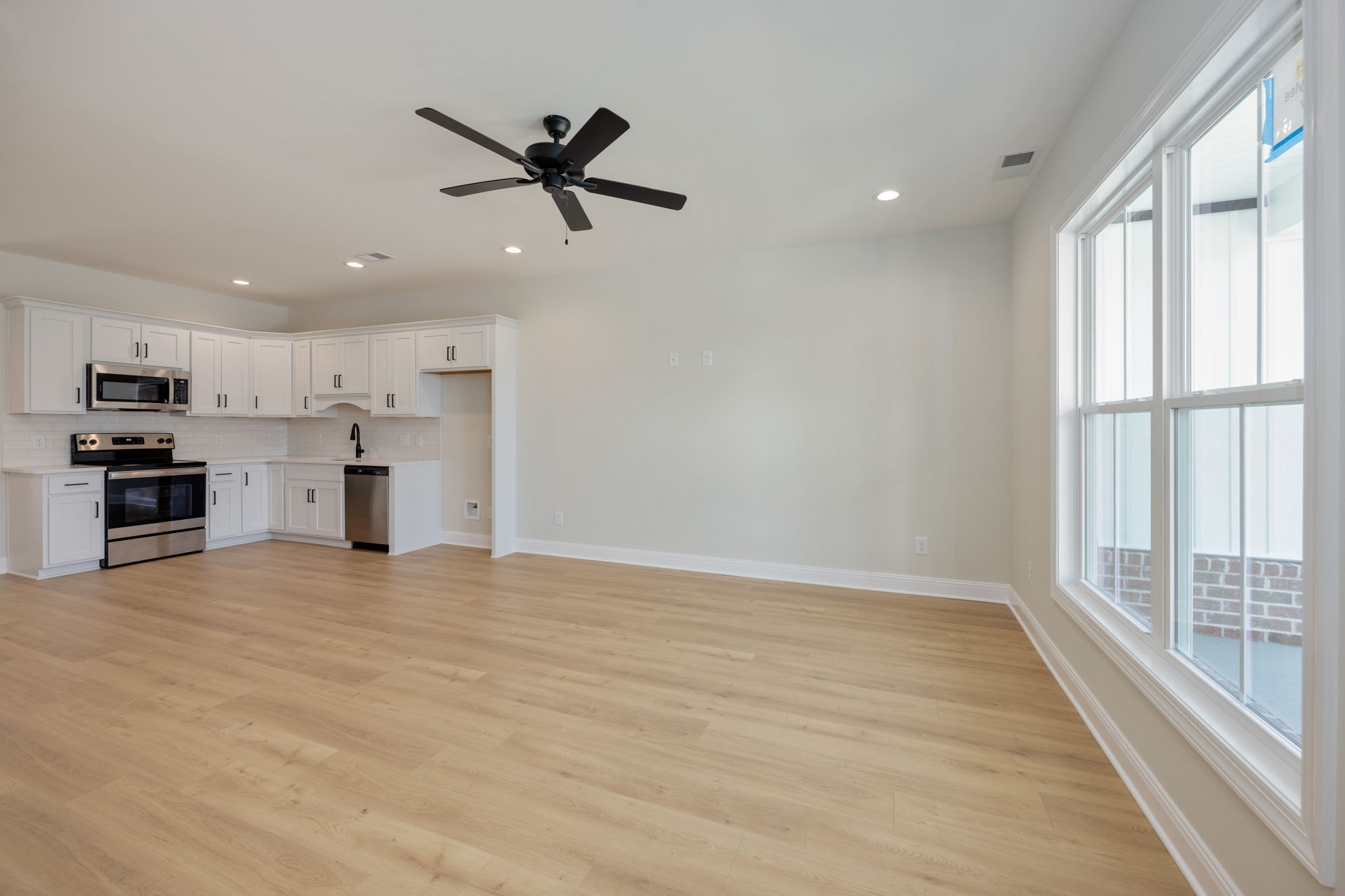 2011 Rylee Way Greenbrier, TN 37073 - Photo 3 of 24 Gallery Image 3