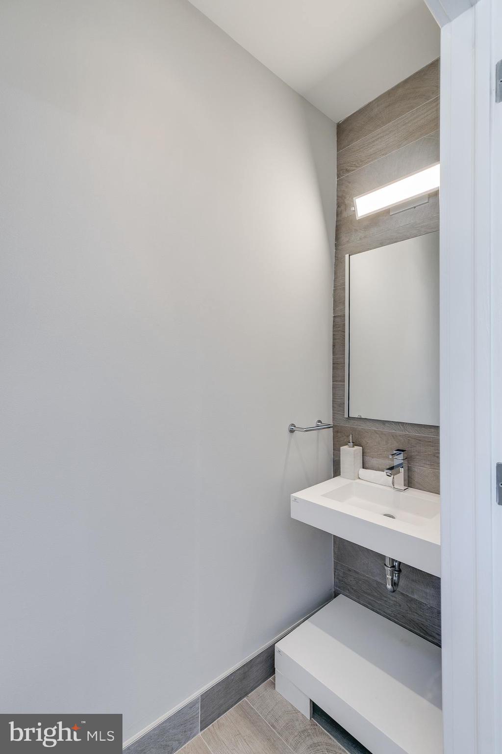 1808 Spruce Street, Unit 3 Philadelphia, PA 19103 - Photo 36 of 57