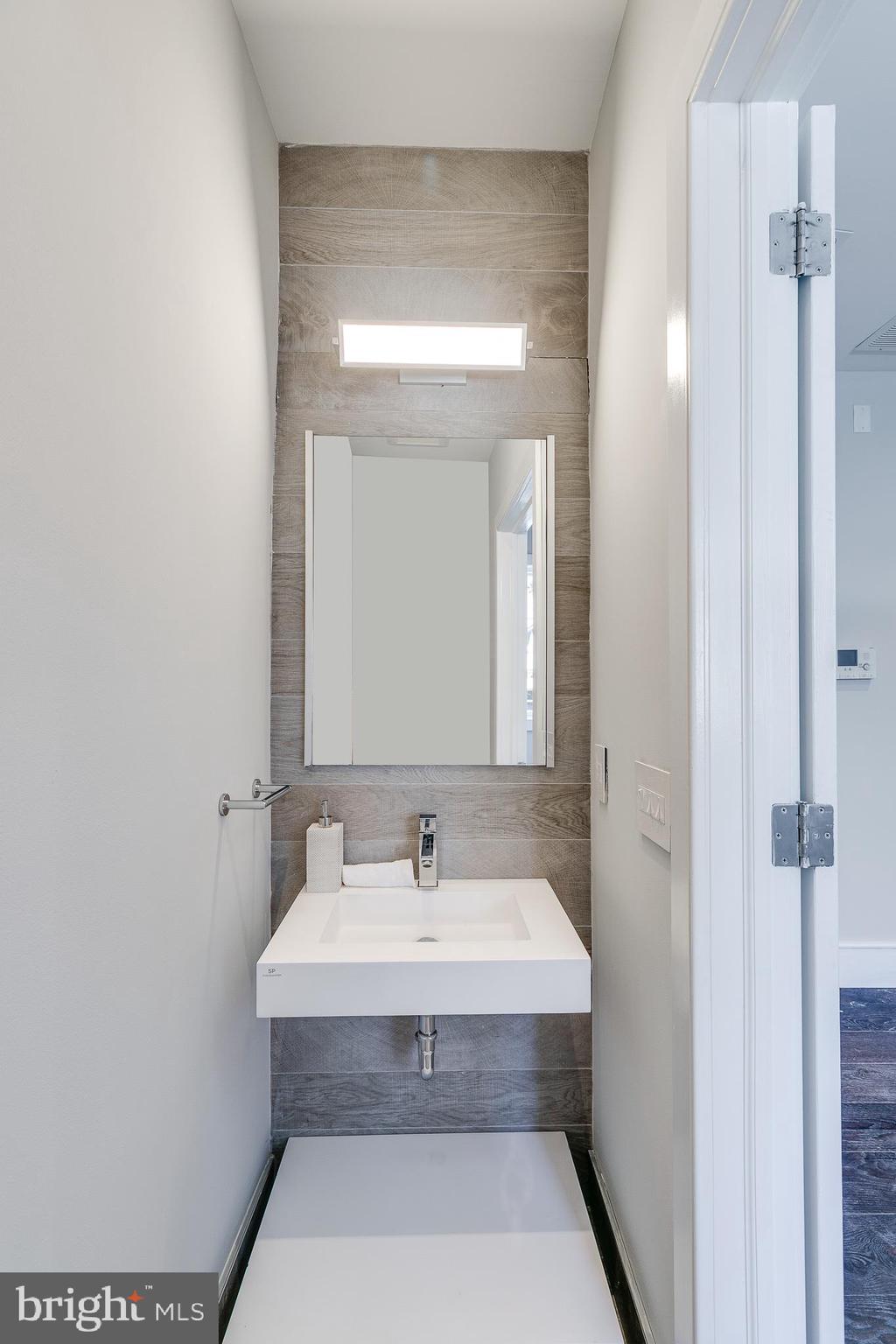 1808 Spruce Street, Unit 3 Philadelphia, PA 19103 - Photo 37 of 57