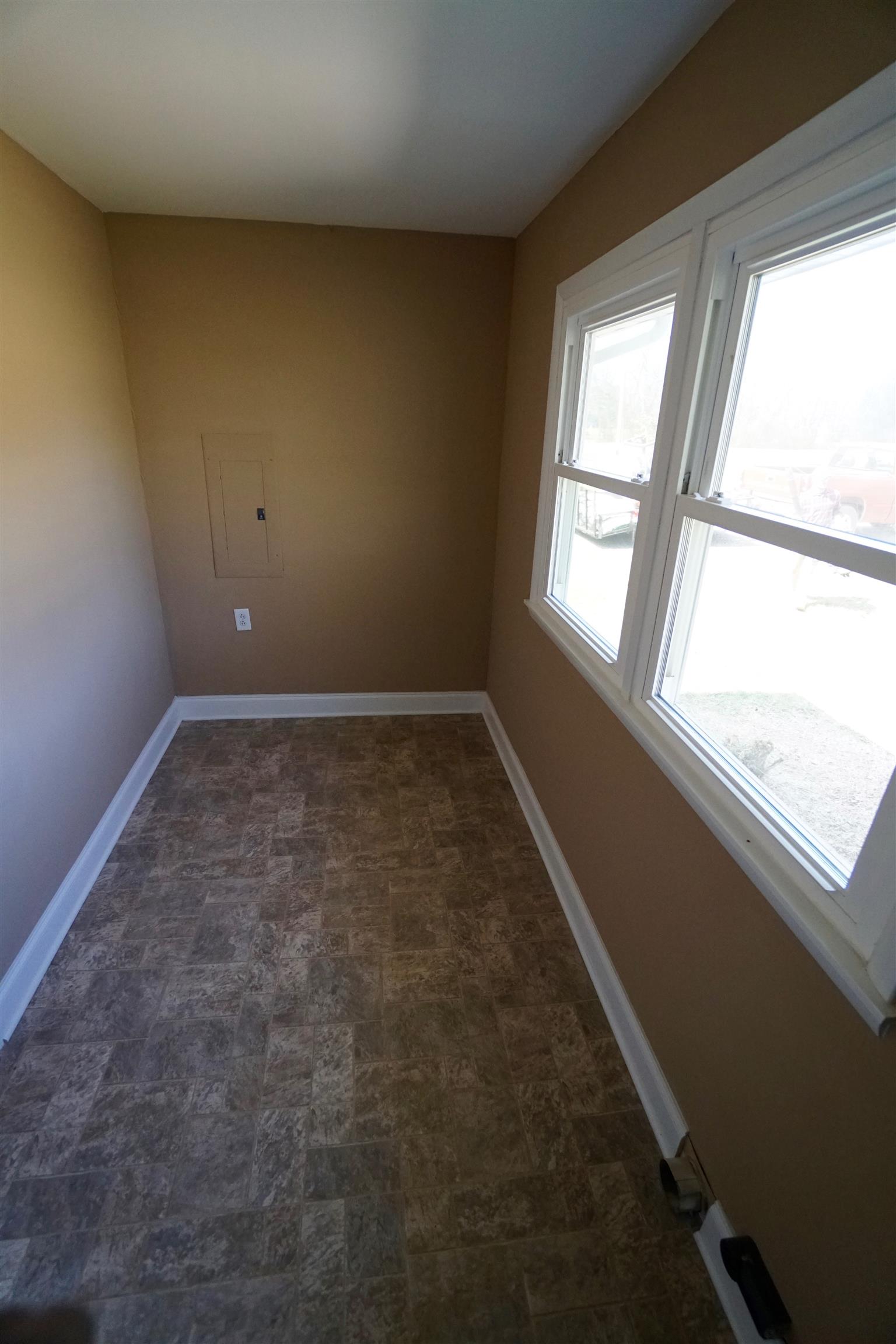 861 Alford Road Murfreesboro, TN 37129 - Photo 14 of 21 Laundry room