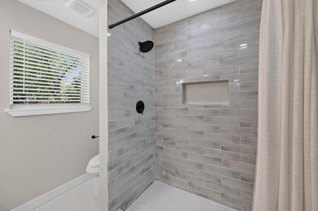 4512 Cross Timber Road Burleson, TX 76028 - Photo 18 of 38 Gallery Image 18