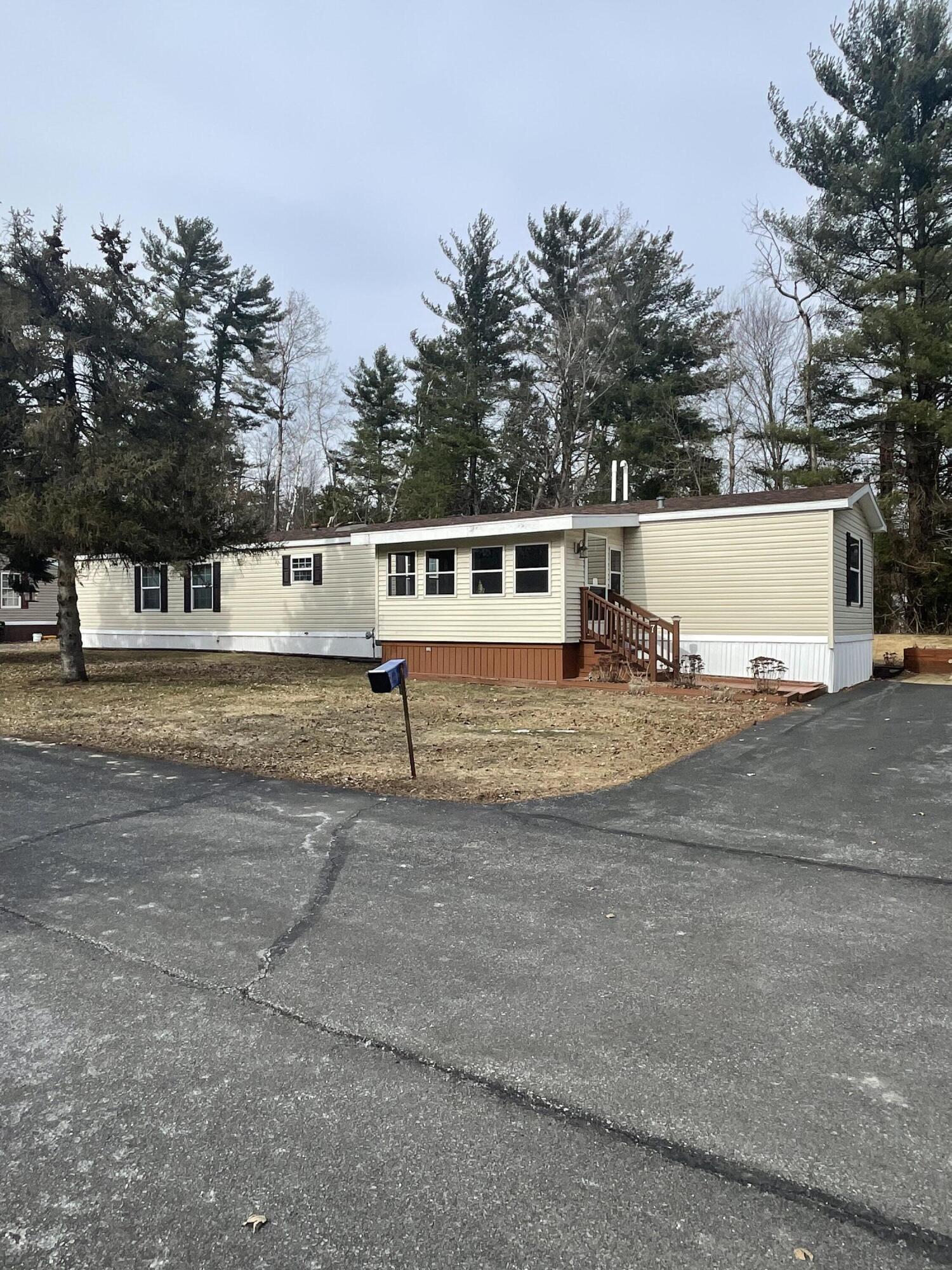7 Labarge Drive Plattsburgh, NY 12901 - Photo 3 of 33