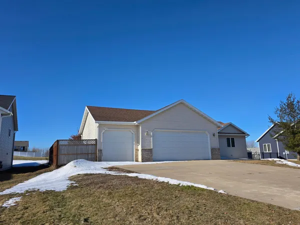 $285,000 | 45 Rolling Hills Drive, Elgin, MN 55932