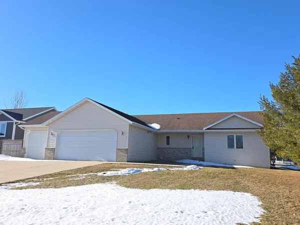 $285,000 | 45 Rolling Hills Drive, Elgin, MN 55932