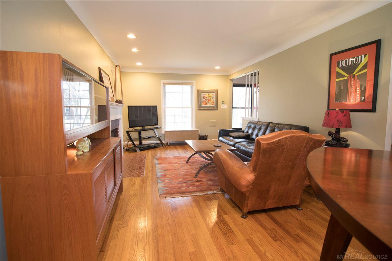 1337 Harvard Road Grosse Pointe, MI 48230 - Photo 4 of 36 31335964-3.JPG