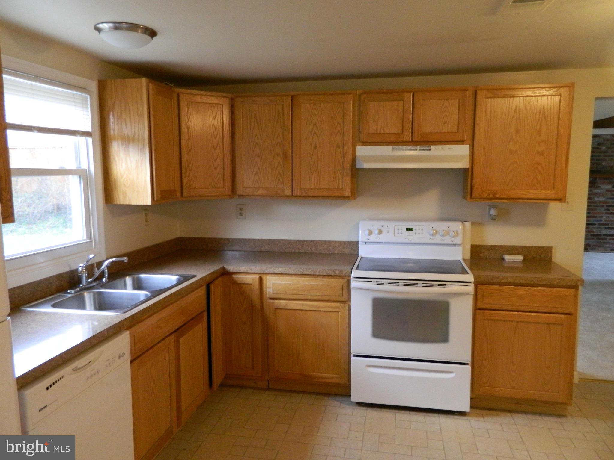 1001 Springhill Way Gambrills, MD 21054 - Photo 5 of 26 Kitchen