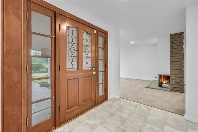 a view of an entryway with livingroom