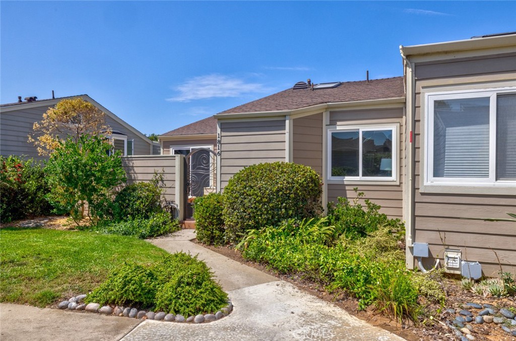 1816 Wilton Road Encinitas, CA 92024 - Photo 2 of 41 Gallery Image 2