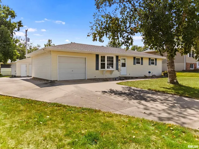 $175,000 | 5604 East Crews Avenue, Chillicothe, IL 61523