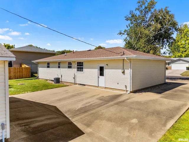 $175,000 | 5604 East Crews Avenue, Chillicothe, IL 61523