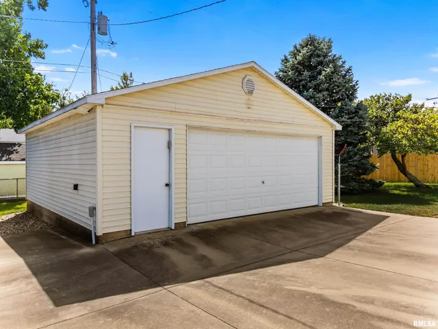 $175,000 | 5604 East Crews Avenue, Chillicothe, IL 61523