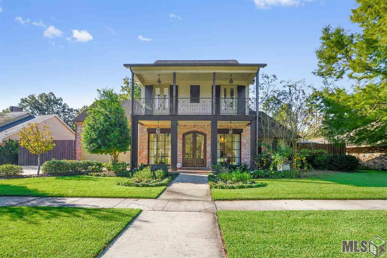 Beautiful Curb Appeal!