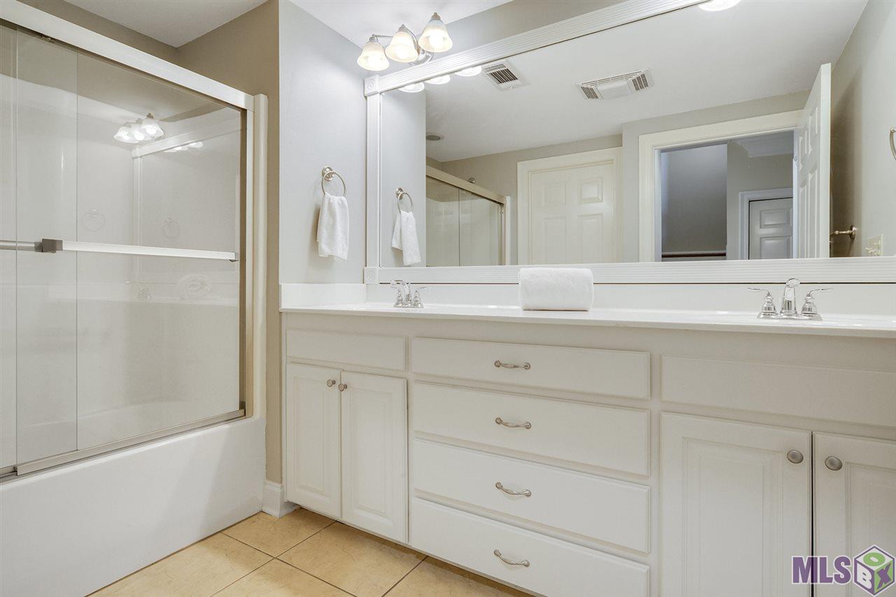 3738 Woodland Ridge Boulevard Baton Rouge, LA 70816 - Photo 11 of 16 Guest bathroom.