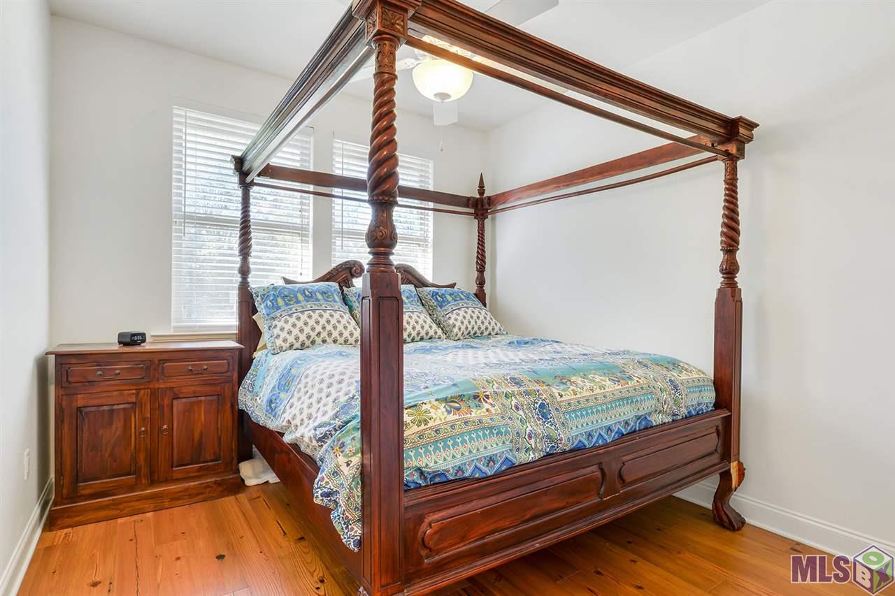 3738 Woodland Ridge Boulevard Baton Rouge, LA 70816 - Photo 12 of 16 Guest bedroom with private bath.