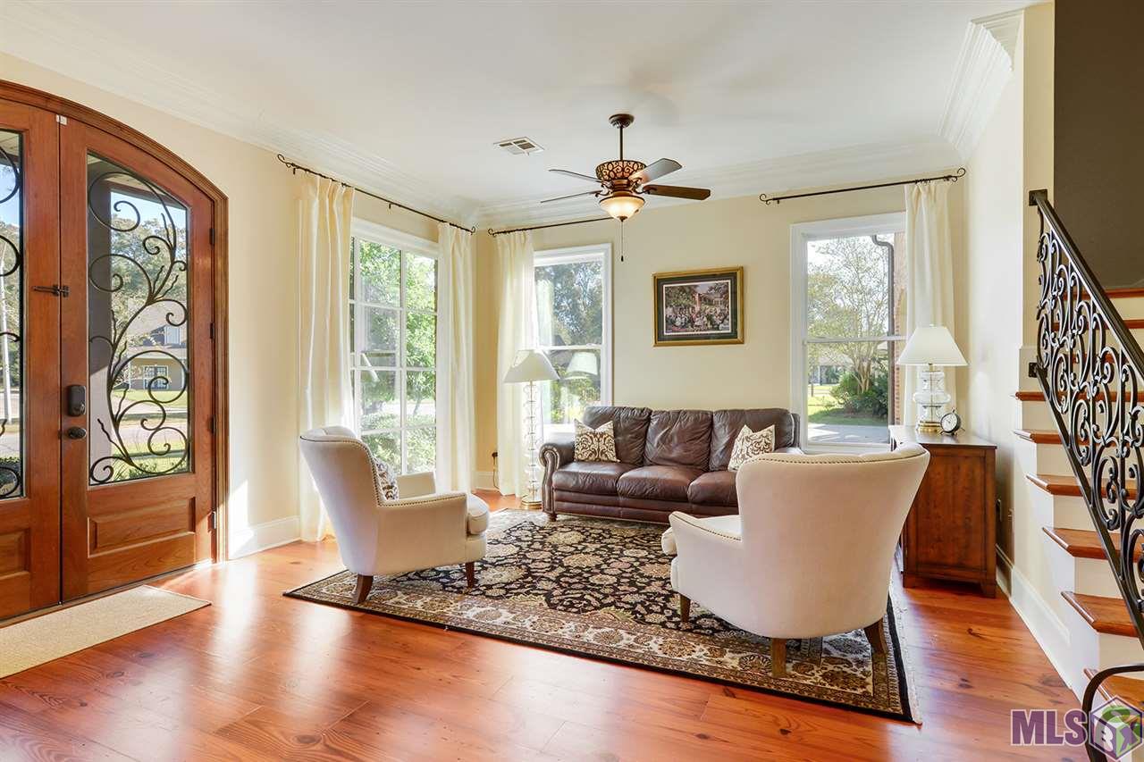 3738 Woodland Ridge Boulevard Baton Rouge, LA 70816 - Photo 3 of 16 Living Room area near dining room.