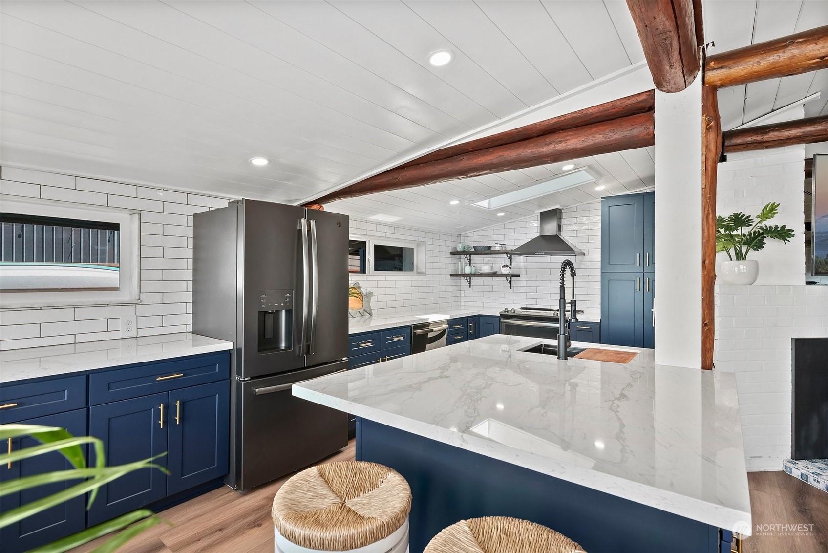 4234 Sunset Beach Road University Place, WA 98466 - Photo 10 of 40 a kitchen with a table and chairs