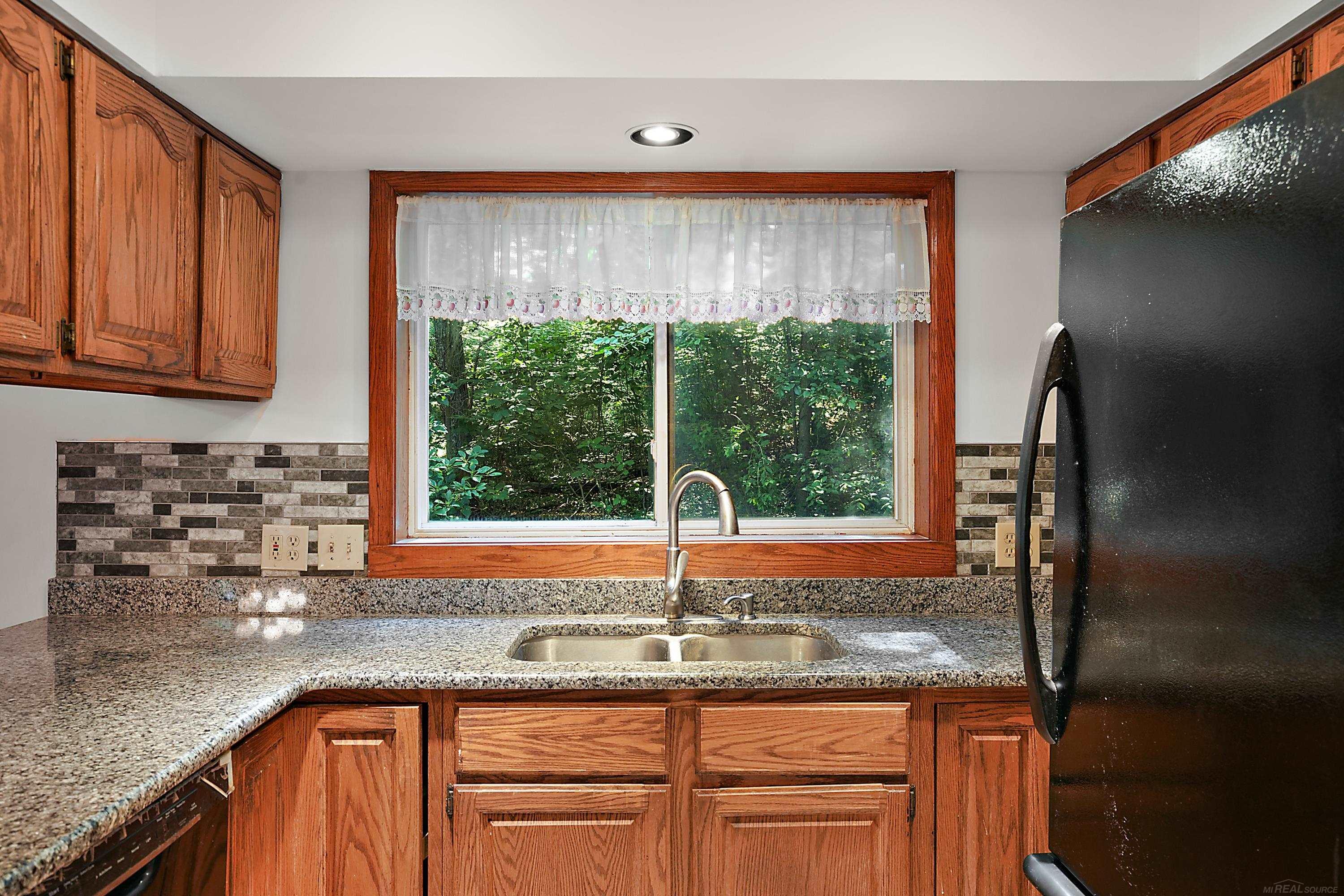 11535 Longden Pinckney, MI 48169 - Photo 12 of 75 50214482-bc5aa5cd-a5ca-4c25-be87-0ab637739b4b.JPG