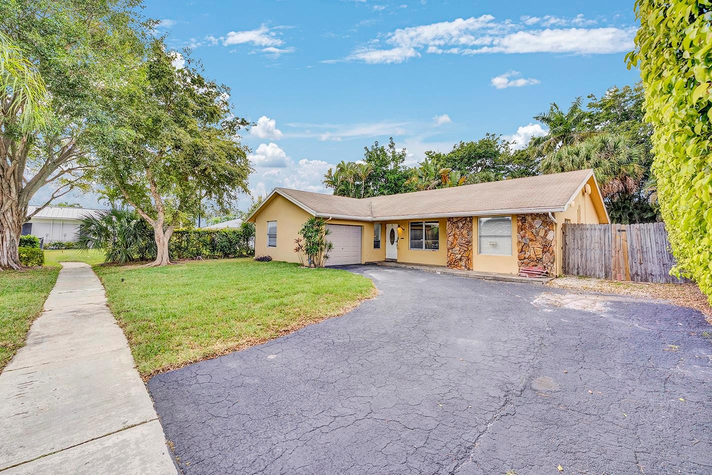 19667 Delaware Circle Boca Raton, FL 33434 - Photo 3 of 42 Photo 3