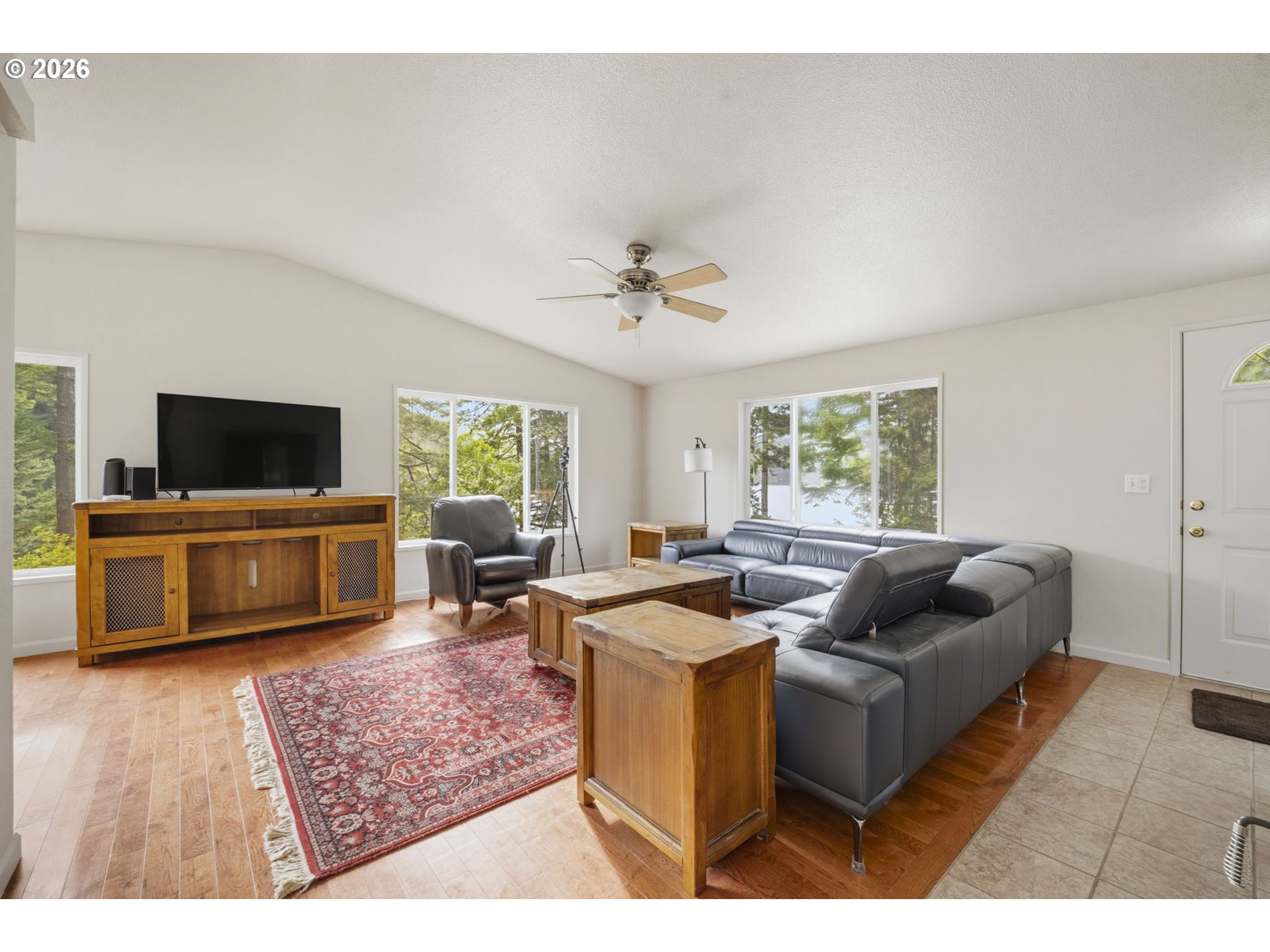 88686 Chapman Road Florence, OR 97439 - Photo 5 of 44 Living Room