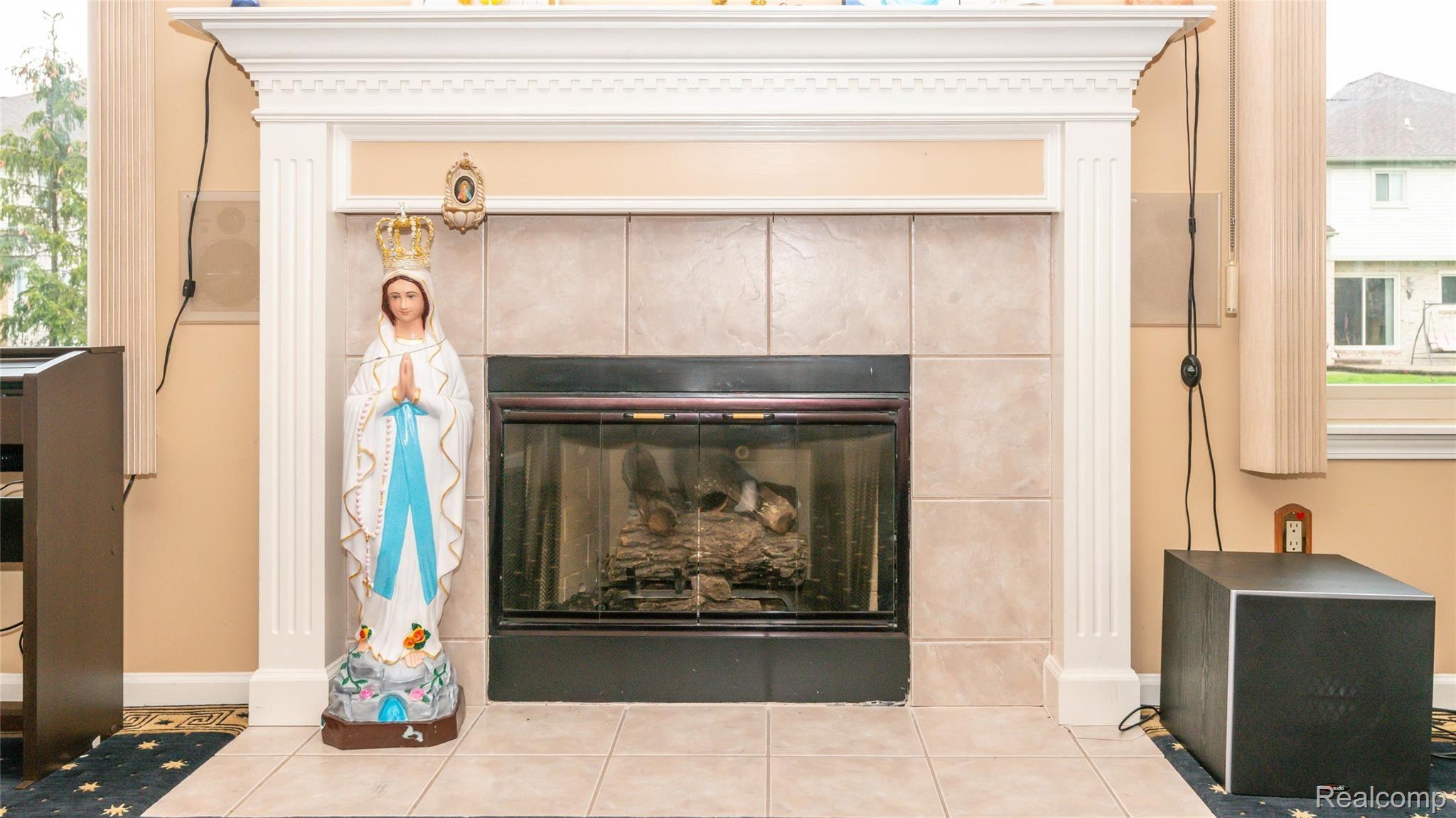 45180 Hanford Road Canton, MI 48187 - Photo 15 of 50 Gas Fireplace