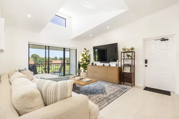 $260,000 | 1008 Green Pine Boulevard, Unit H3, West Palm Beach, FL 33409