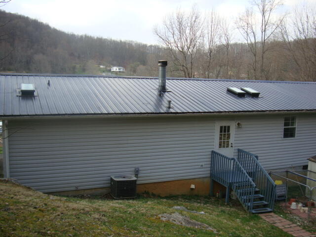 1147 Berry Road Elizabethton, TN 37643 - Photo 11 of 29 DSC02026