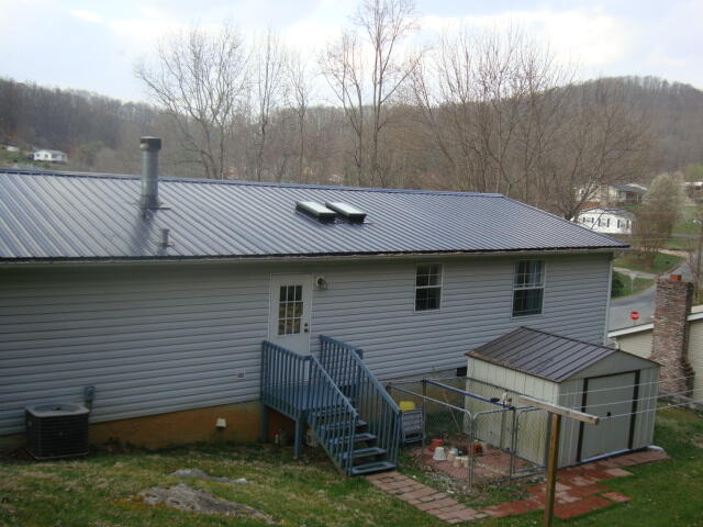 1147 Berry Road Elizabethton, TN 37643 - Photo 12 of 29 DSC02027