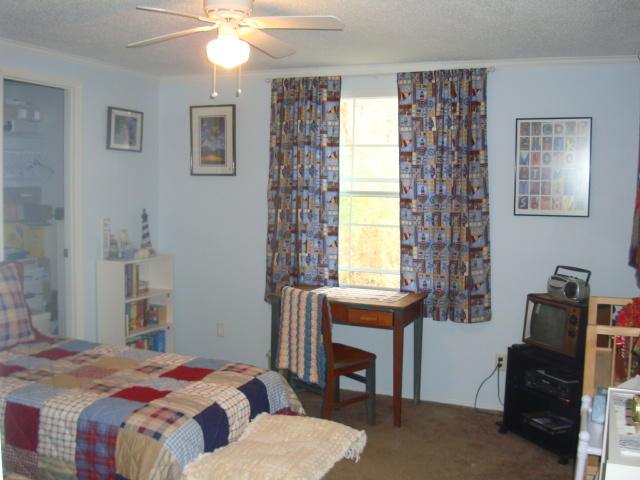 1147 Berry Road Elizabethton, TN 37643 - Photo 8 of 29 DSC02006