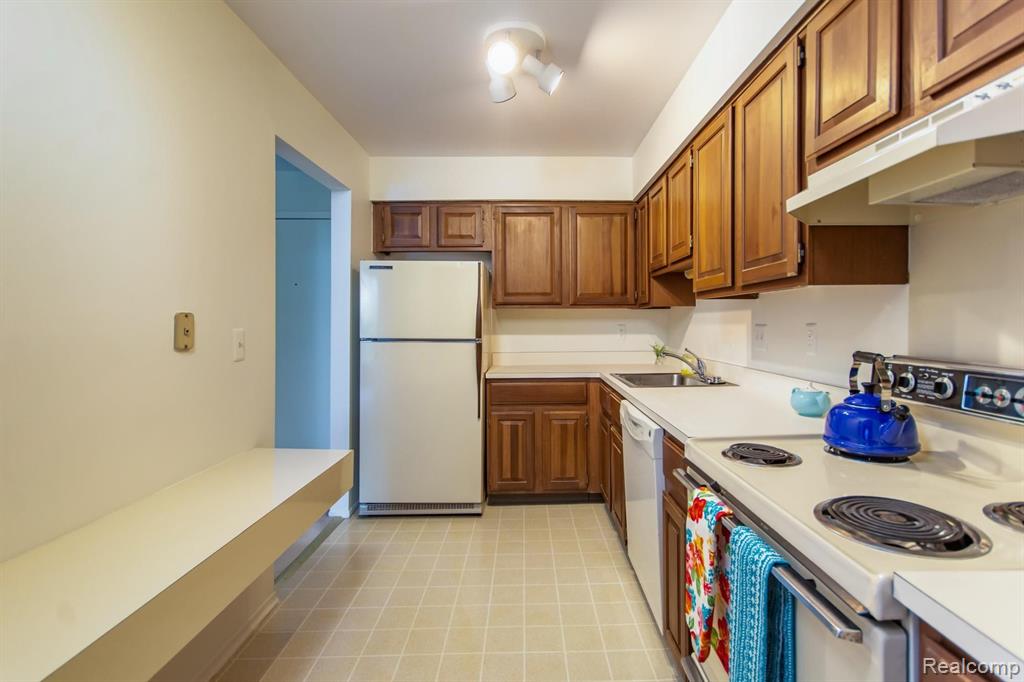 30445 West 14 Mile Road, Unit 67 Farmington Hills, MI 48334 - Photo 7 of 16