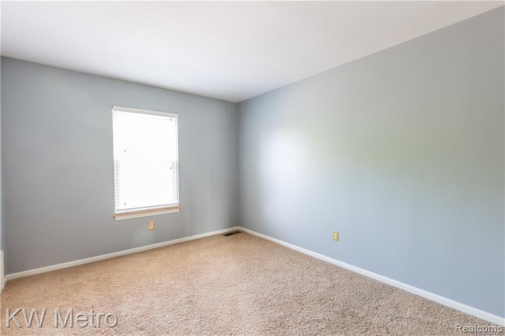 2652 Crooks Road Royal Oak, MI 48073 - Photo 16 of 22