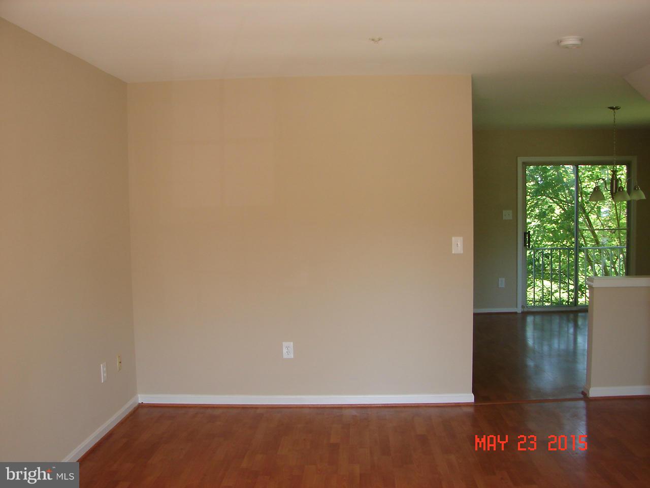 7560 Maury Road Baltimore, MD 21244 - Photo 3 of 12 Living Room