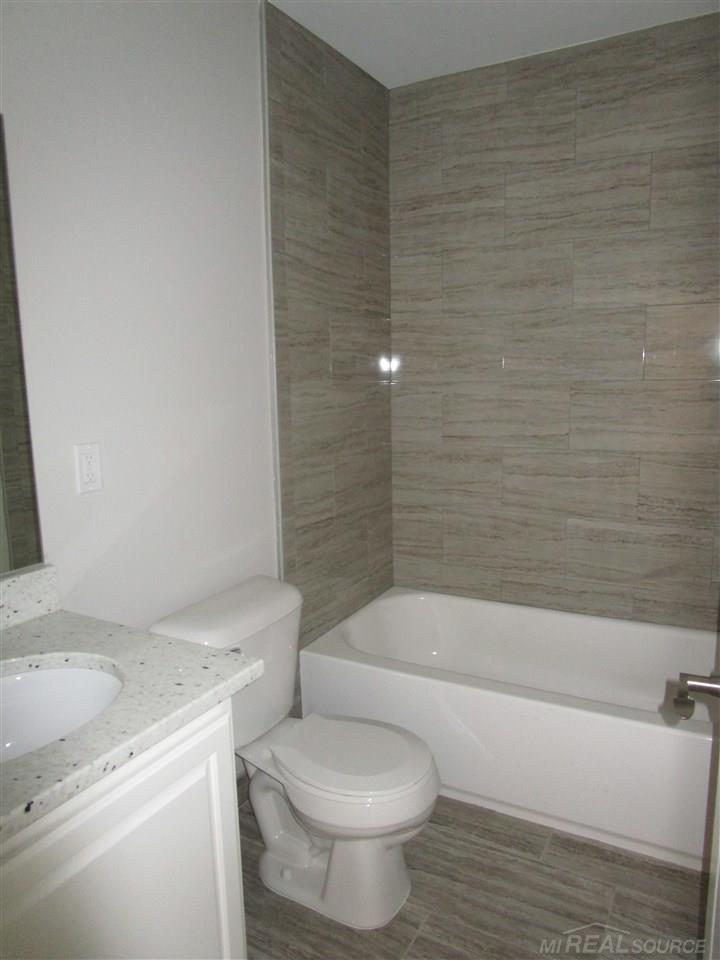 47384 Mariners New Baltimore, MI 48051 - Photo 18 of 19