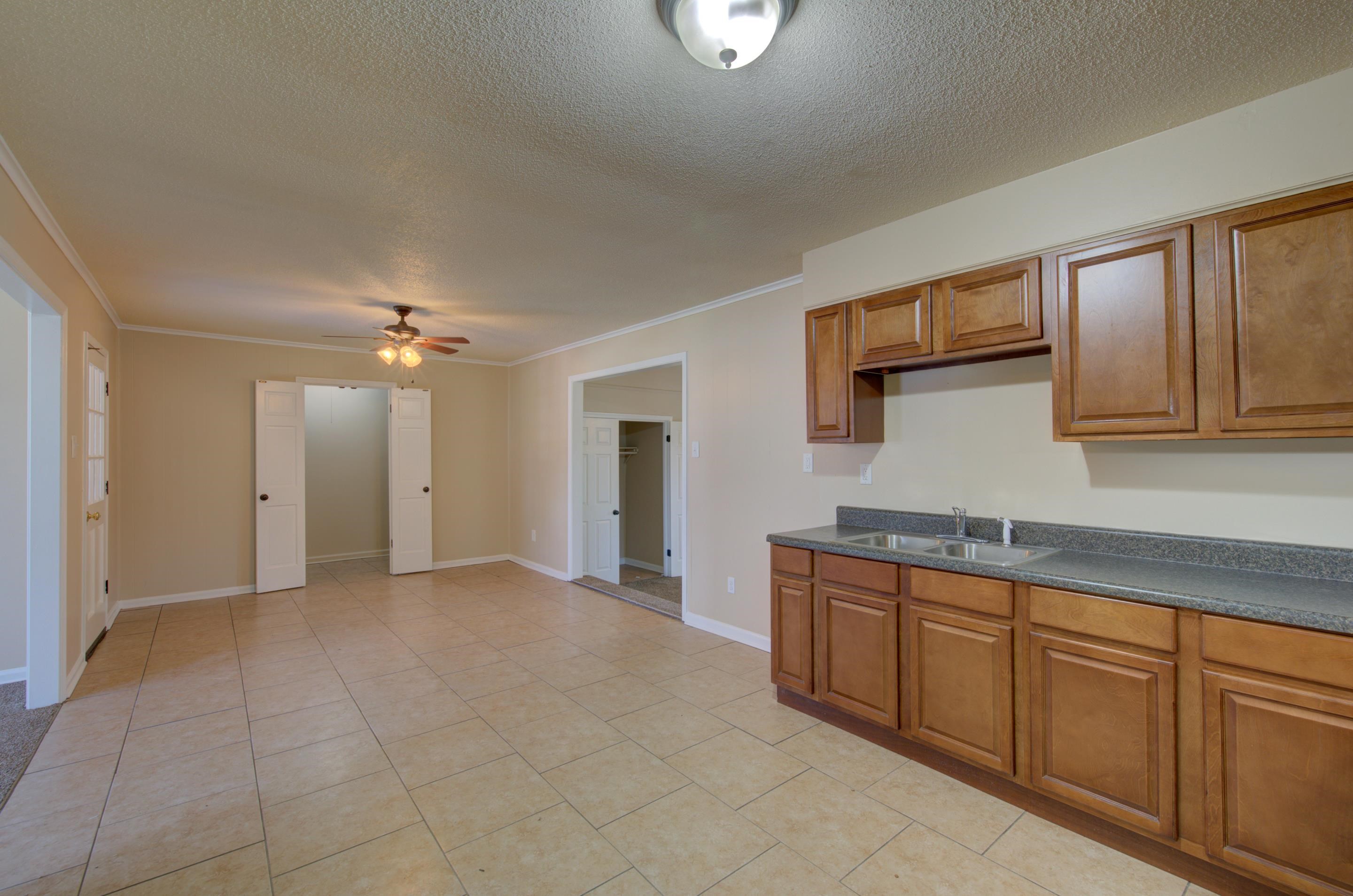 5193 Fairley Road Memphis, TN 38109 - Photo 5 of 17 a view of a kitchen with electric appliances