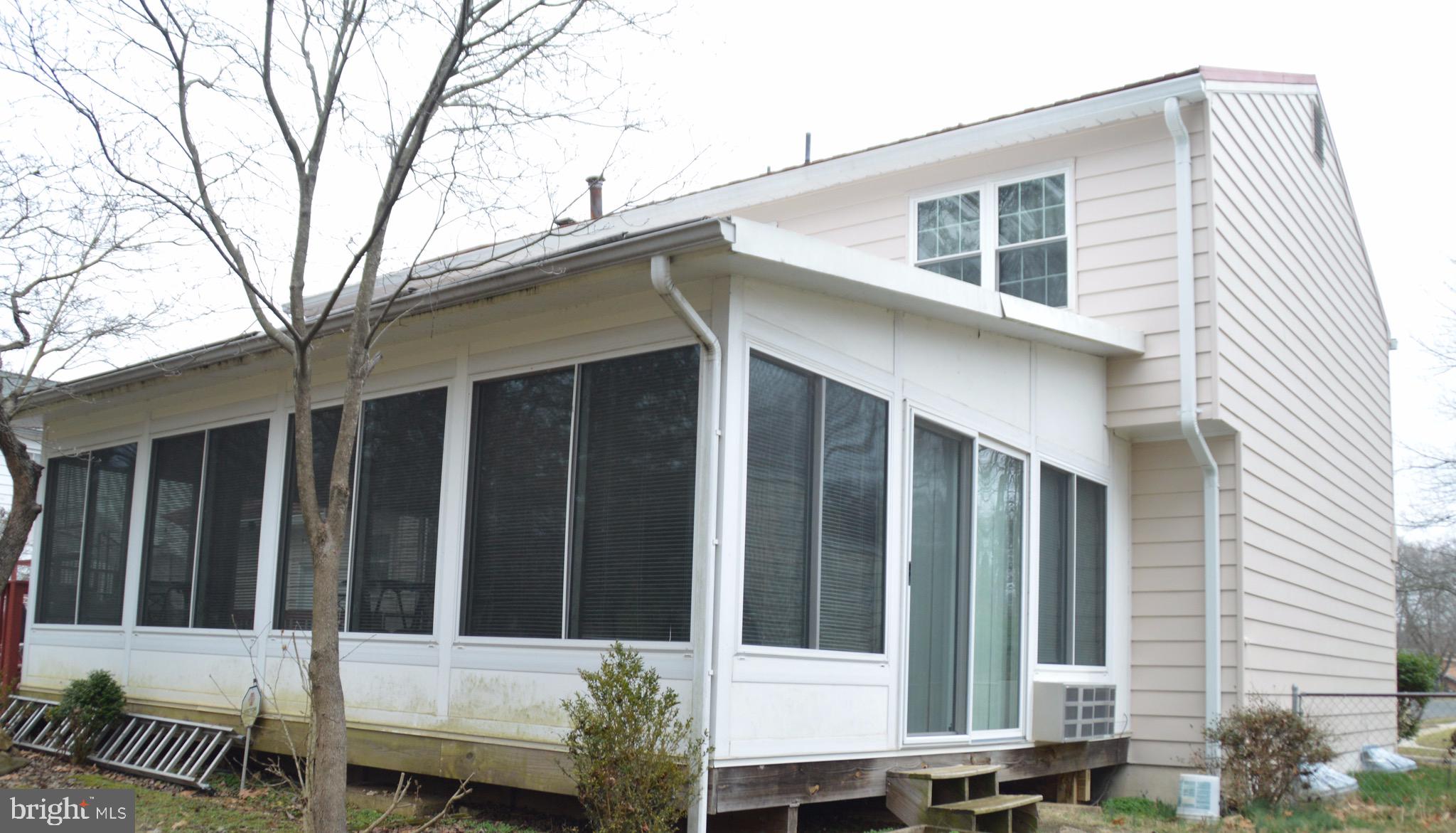 9211 Lancelot Road Fort Washington, MD 20744 - Photo 3 of 44 Florida Room / Party Room Exterior View