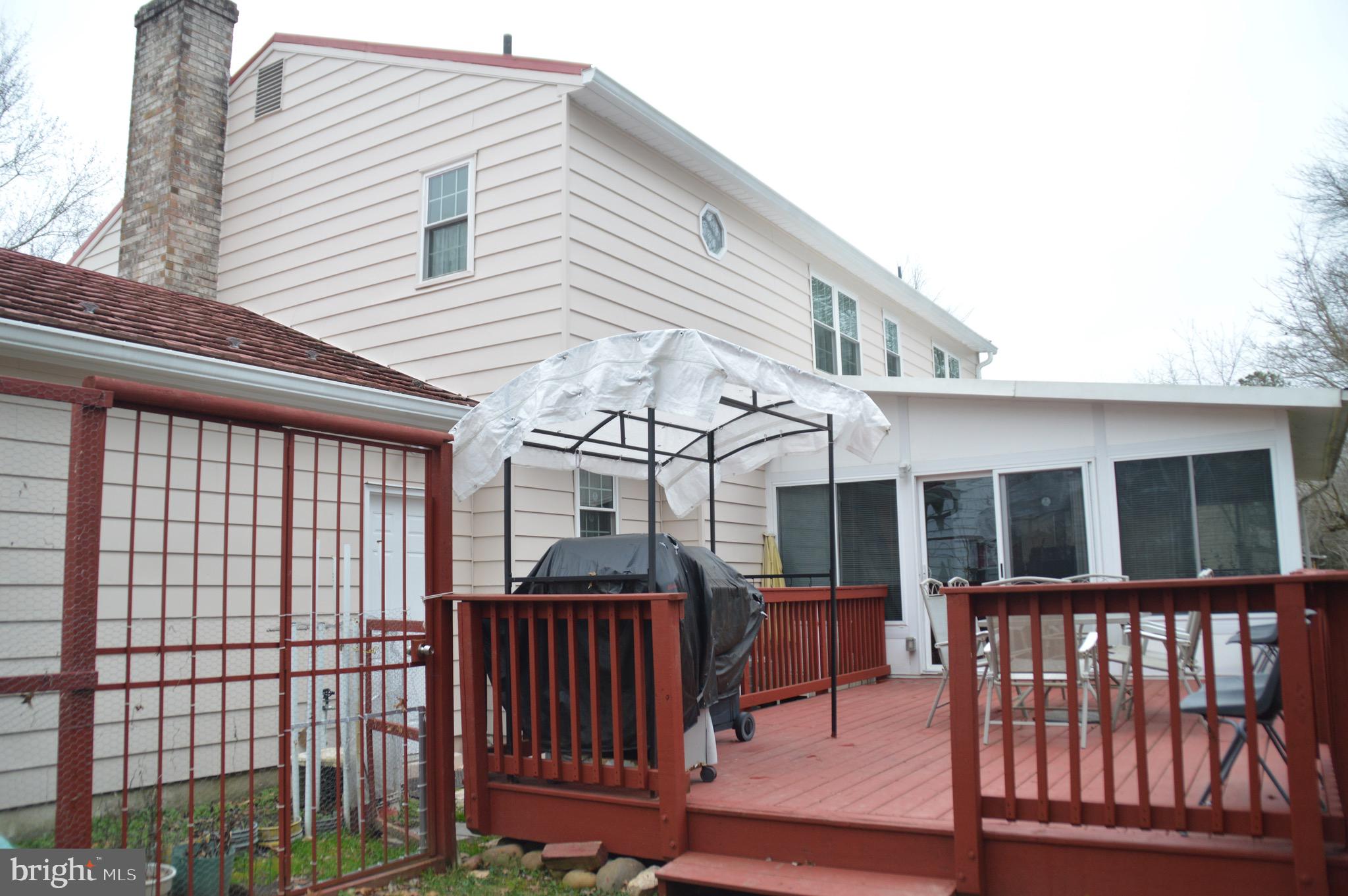 9211 Lancelot Road Fort Washington, MD 20744 - Photo 4 of 44 Deck leading to the Florida room