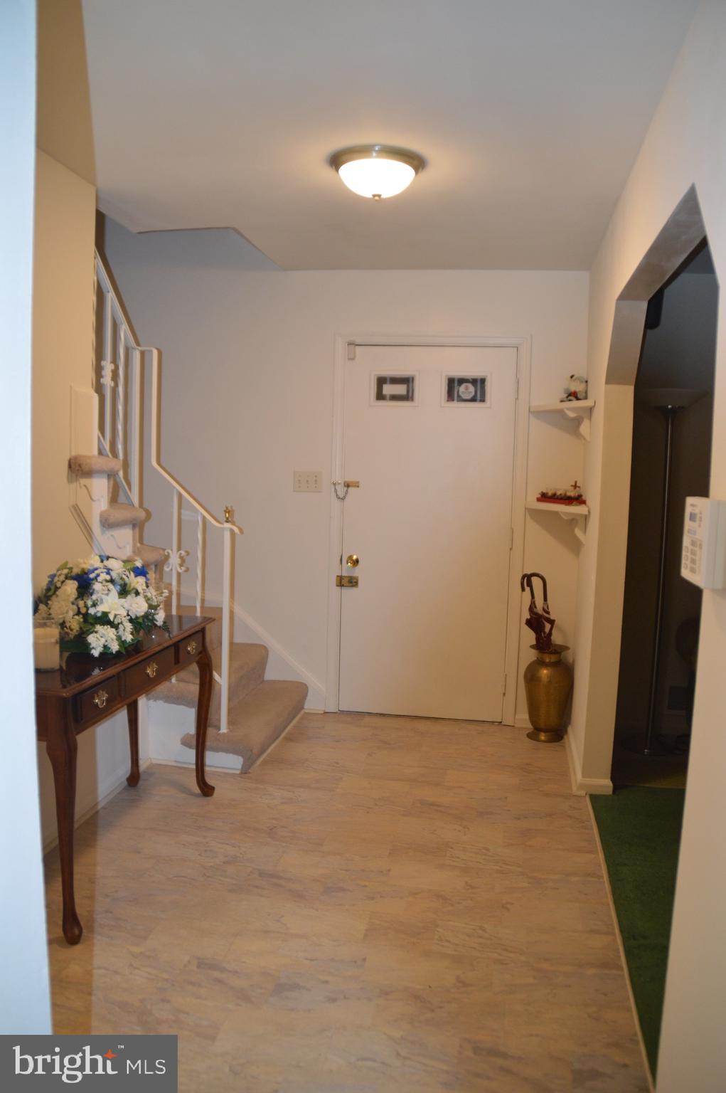 9211 Lancelot Road Fort Washington, MD 20744 - Photo 5 of 44 Main Hallway from the Main Door
