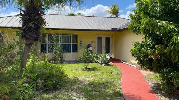 $850,000 | 5221 Northeast 19th Avenue, Fort Lauderdale, FL 33308