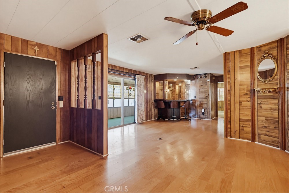 31244 North Lakehills Road Castaic, CA 91384 - Photo 8 of 72 Living area