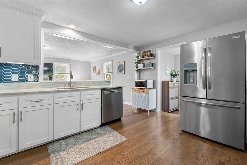 6 Glen Road Peabody, MA 01960 - Photo 12 of 42 Gallery Image 12