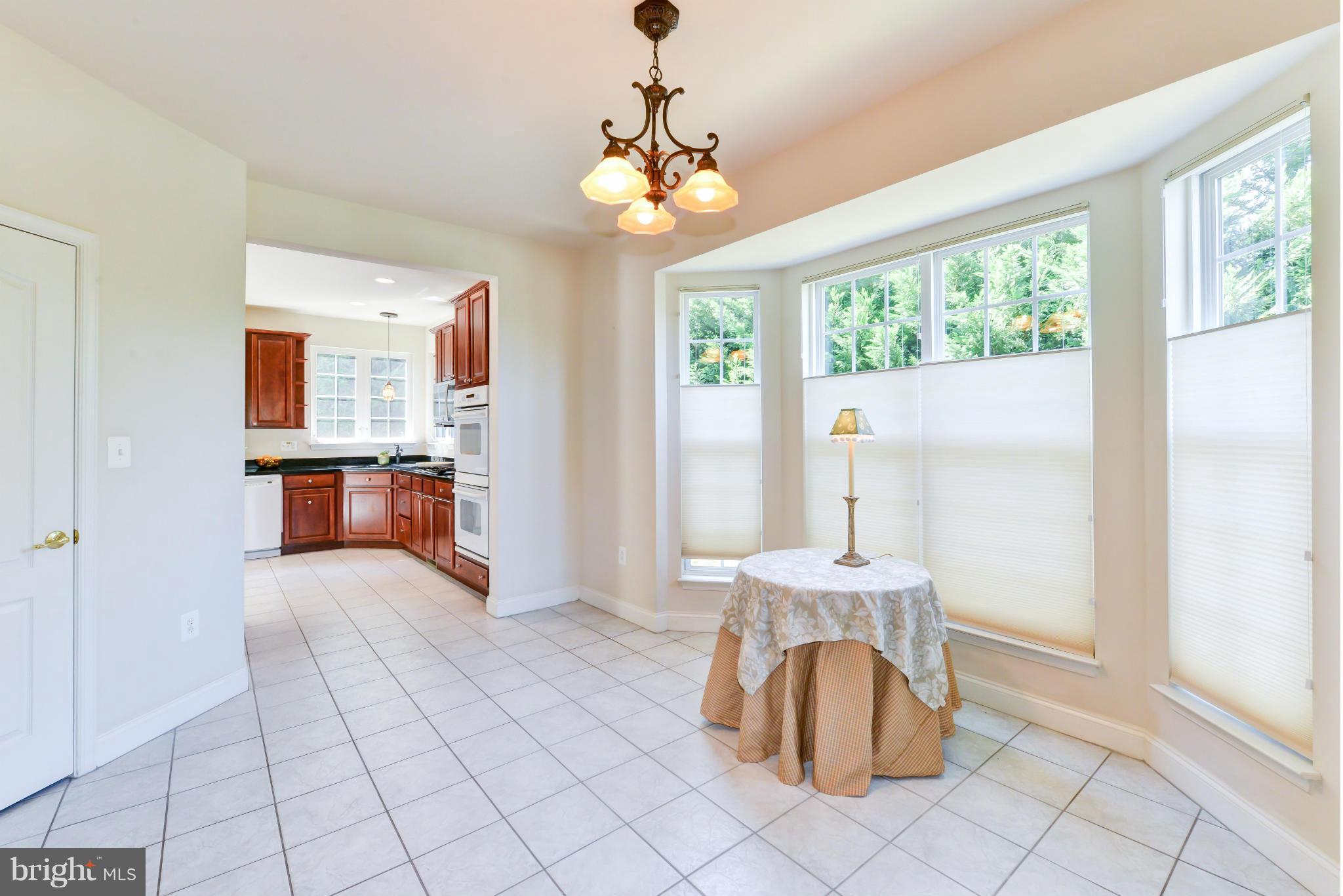 3421 Burgundy Road Alexandria, VA 22303 - Photo 10 of 30 Kitchen/Breakfast Area