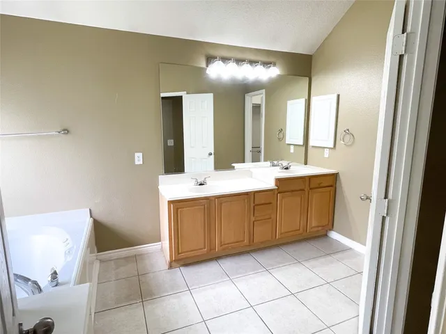 $2,500 | 4914 Surrey Park Circle, Katy, TX 77494