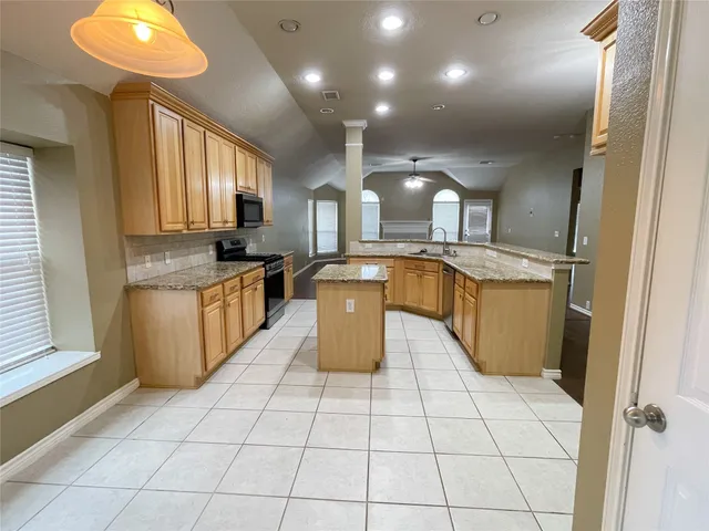 $2,500 | 4914 Surrey Park Circle, Katy, TX 77494