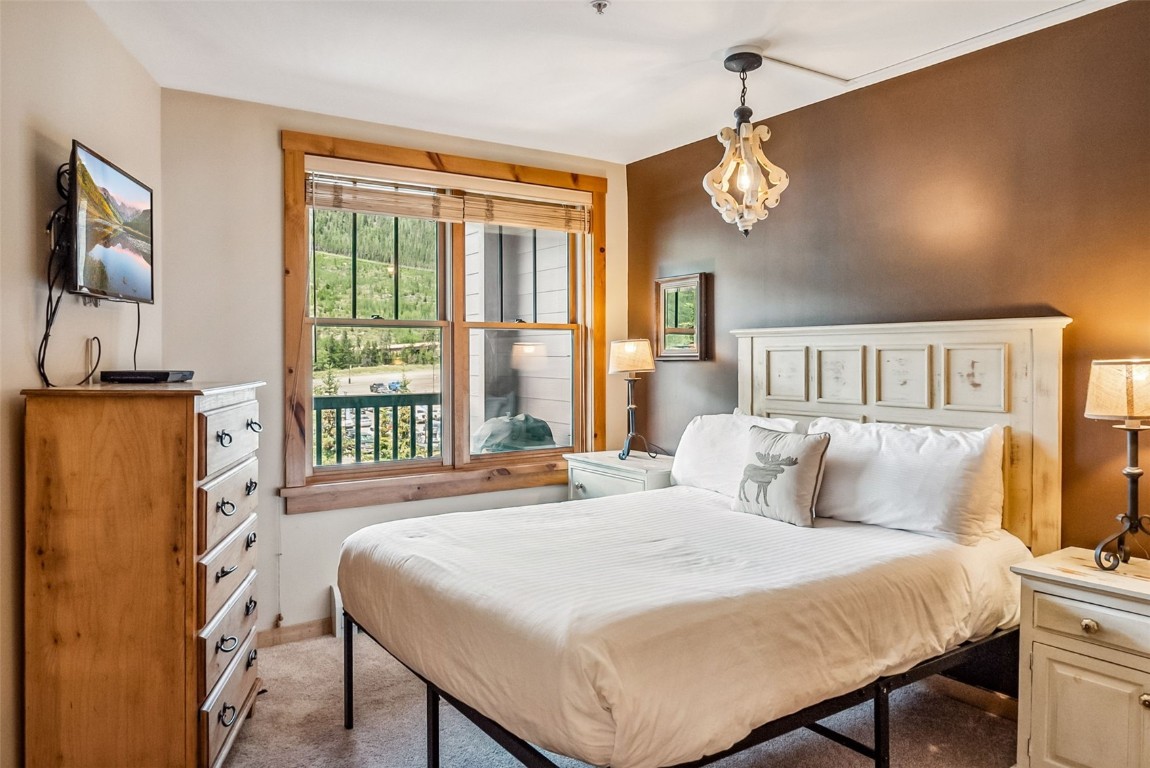 100 Dercum Square, Unit 8386 Keystone, CO 80435 - Photo 5 of 34 a bedroom with a bed and a flat tv screen on dresser