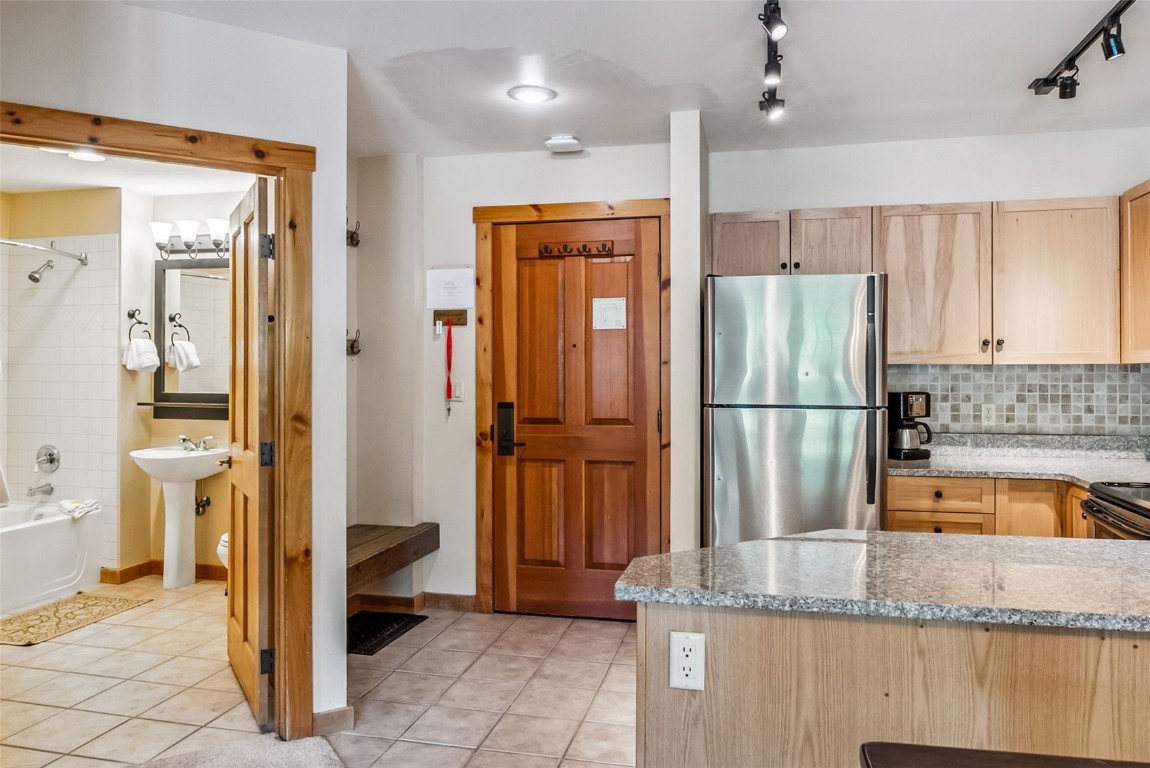 100 Dercum Square, Unit 8386 Keystone, CO 80435 - Photo 7 of 34 a kitchen with granite countertop a refrigerator a sink and a stove