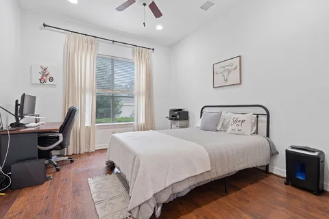 $599,990 | 18 Tourney Lane, The Hills, TX 78738