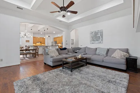 $599,990 | 18 Tourney Lane, The Hills, TX 78738