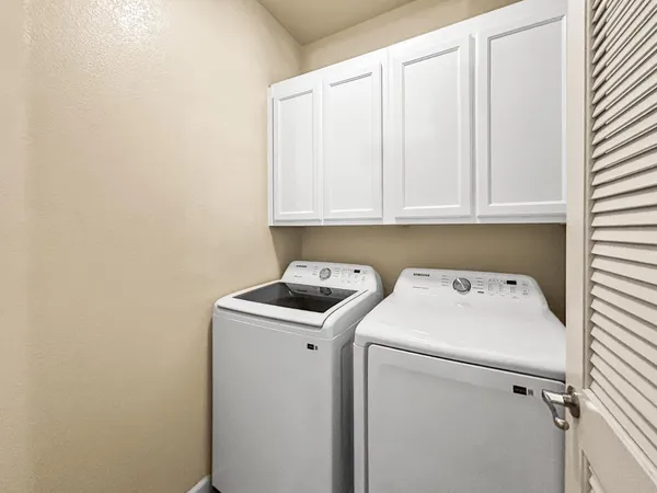 a view of a pathway with house on both side