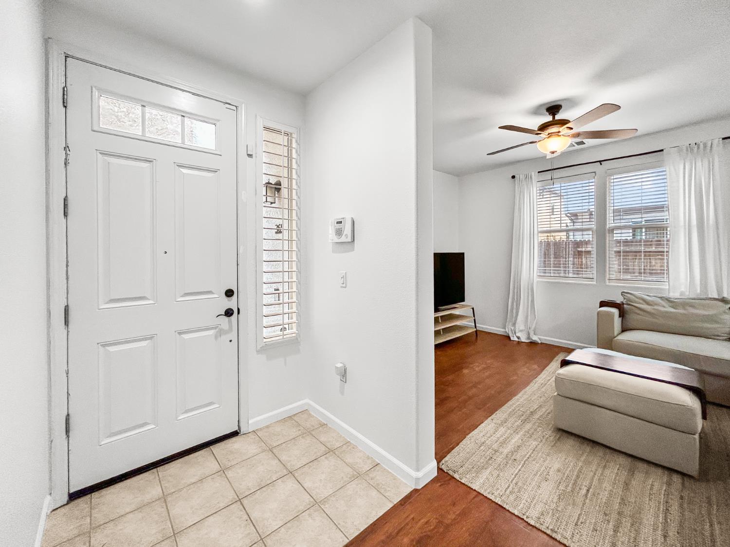 365 Raphael Lane Clovis, CA 93611 - Photo 3 of 35